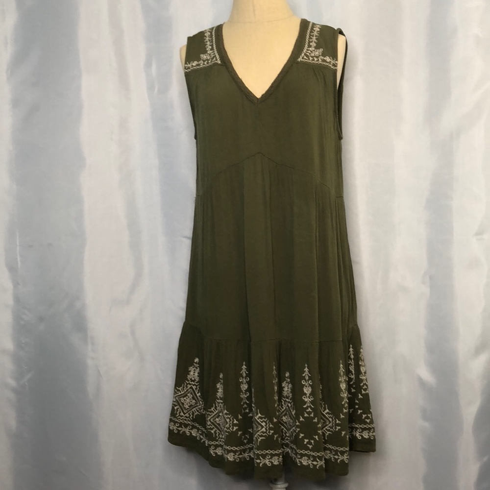 Knox Rose Olive Green Embroidered Sleeveless V-Neck Dress